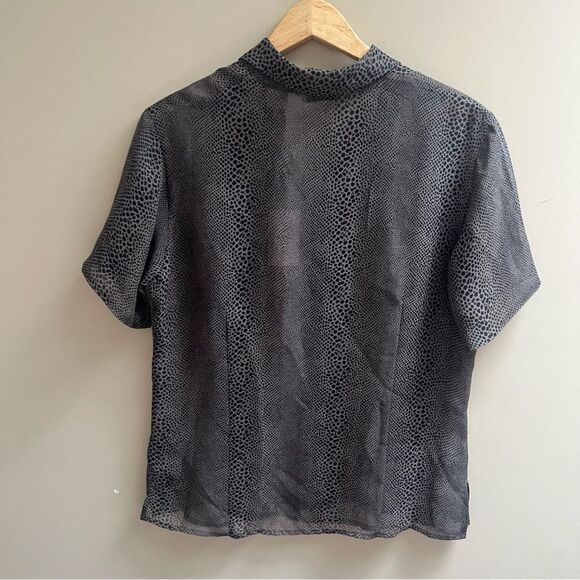 Gray Animal Print silk Button-Up Blouse size M/P - Picture 4 of 7